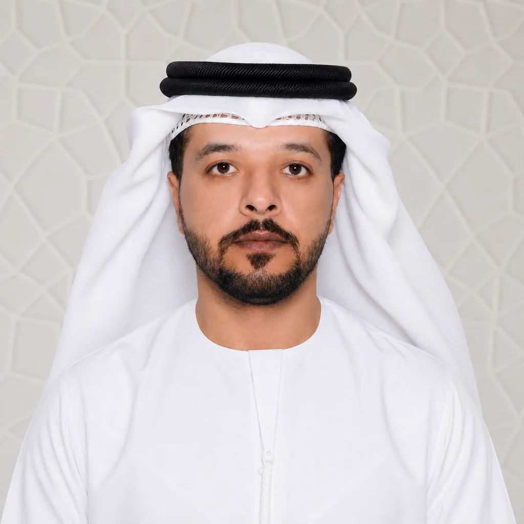 أحمد عبد العزيز آل علي، محامٍ ومستشار قانوني
